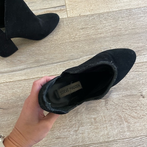 Steve Madden black booties. Only worn a couple times - Picture 4 of 4
